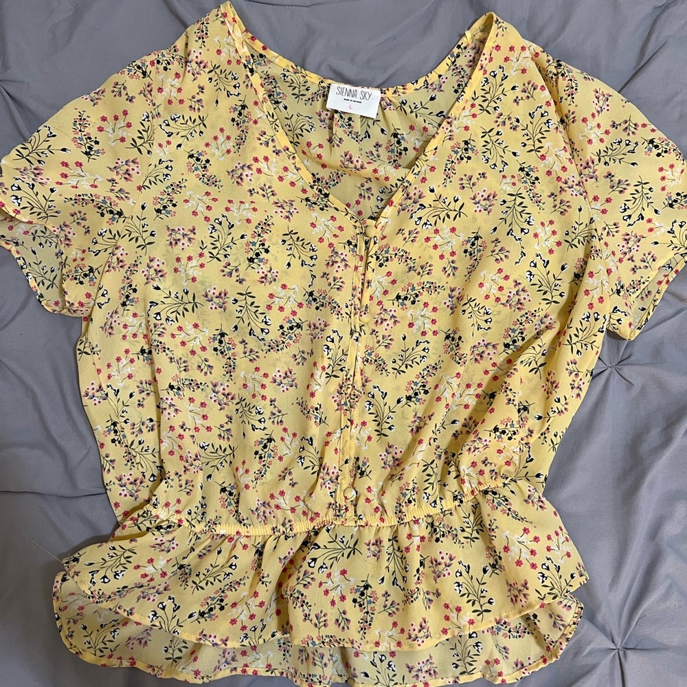 Yellow floral top in size L
